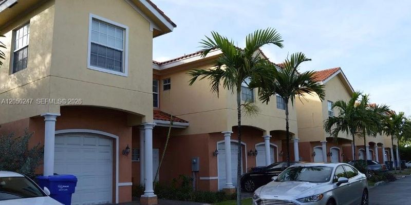 Hollywood Townhome: 2307 Washington St