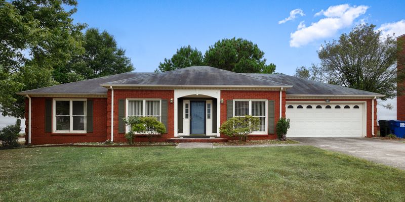 Madison House: 177 Merganser Blvd