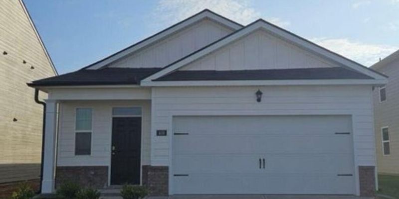 Aiken House: 469 Kentbury Ct