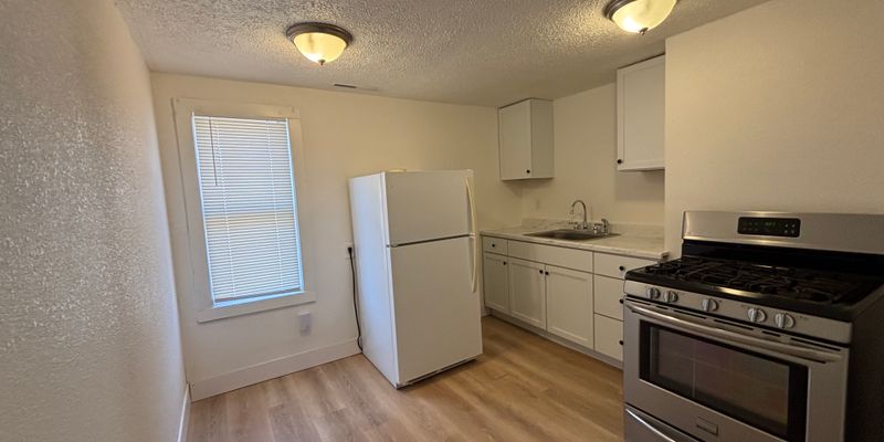 Hutchinson Apartment: 634 W 14th Ave