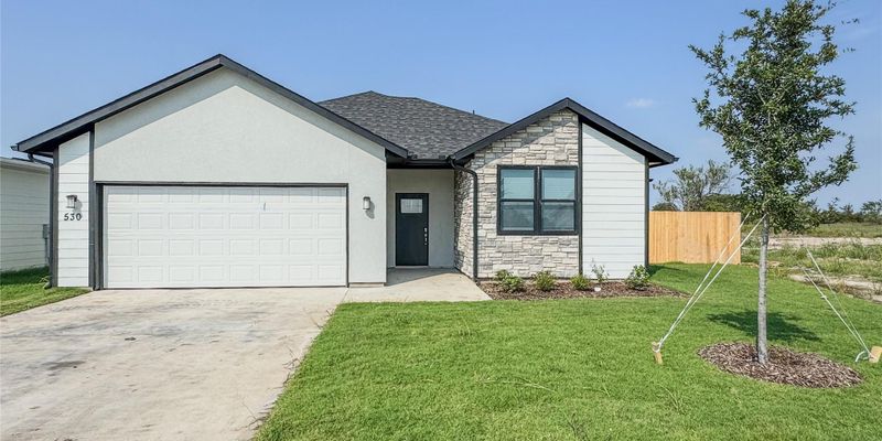 Greenville House: 530 Lucy Rd