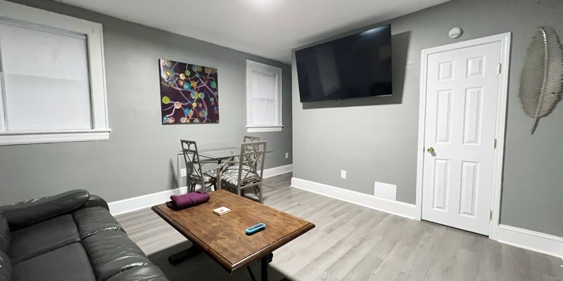 Roanoke Apartment: 817 Ferdinand Ave SW