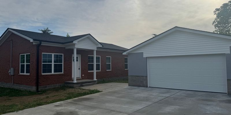 Franklin House: 619 Mayes Ln