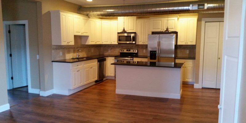 Batavia Apartment: 14 Jackson St