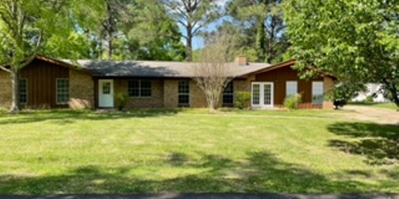 Pearl House: 2044 Small Dr