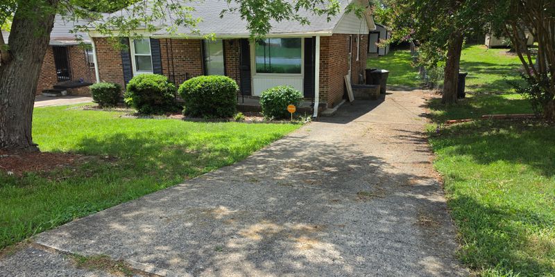 Greensboro House: 129 W Terrell St