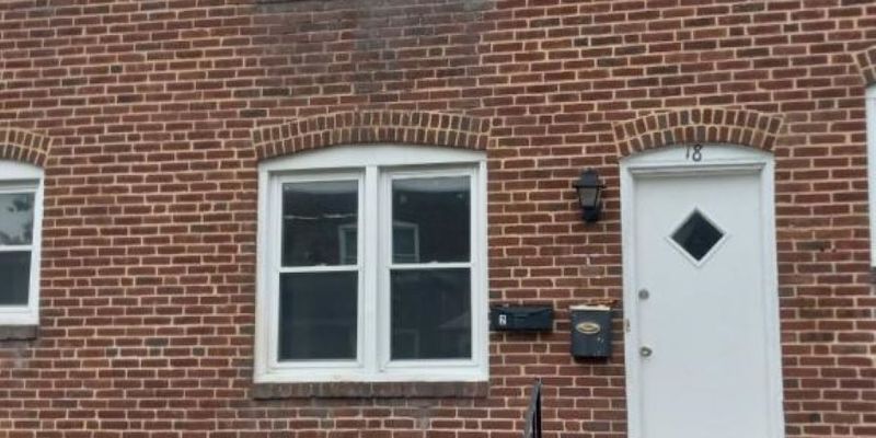 Baltimore House: 18 W Jeffrey St