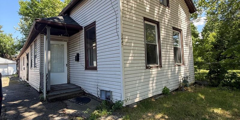 Cleveland House: 3447 E 70th St