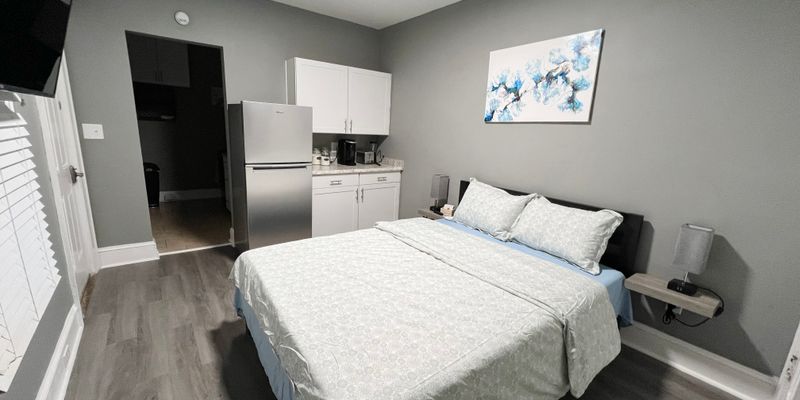 Roanoke Apartment: 817 Ferdinand Ave SW