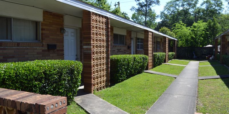 Warner Robins Apartment: 103 Dellwood Drive