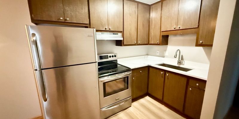 Kenosha Apartment: 1455-1465 Sheridan Rd