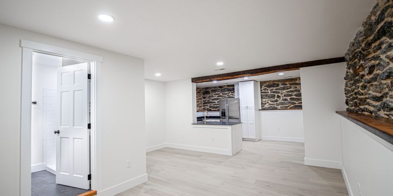 Railroad Apartment: 9 S Main St