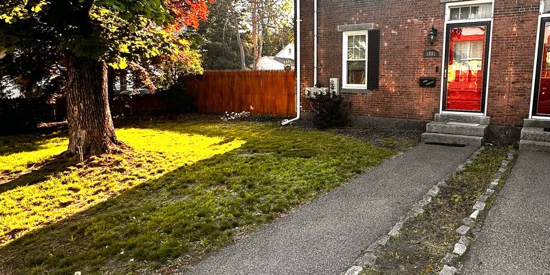 Lincoln Apartment: 1591 Lonsdale Ave