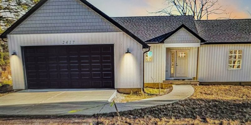 Burton House: 2417 Eugene St