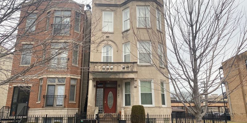 Chicago Apartment: 4837 S Prairie Ave
