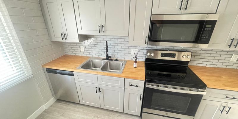 TEMPE Townhome: 1015 South Stanley Place