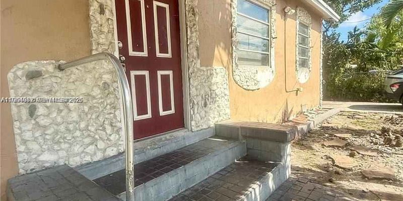 Miami House: 21 NW 60th St