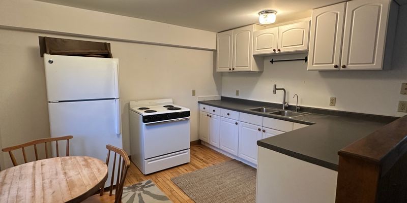 Townshend Apartment: 1889 VT-30