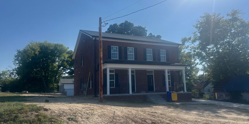 Franklin Apartment: 205 Walker St