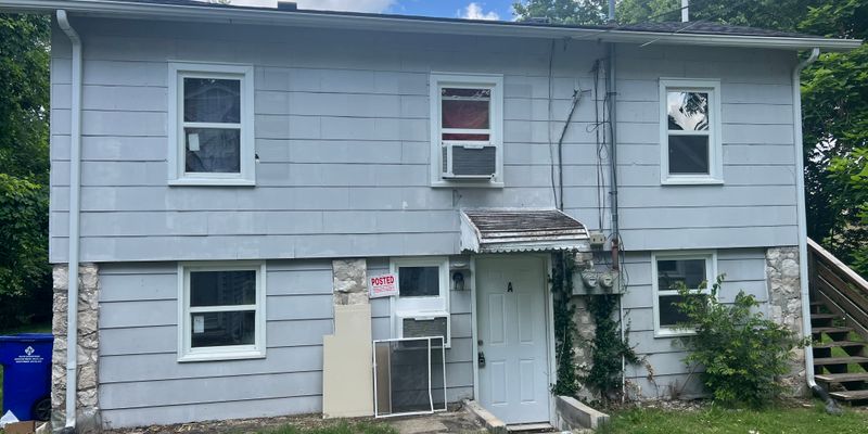 Bowling Green Apartment: 628 Woodford Ave