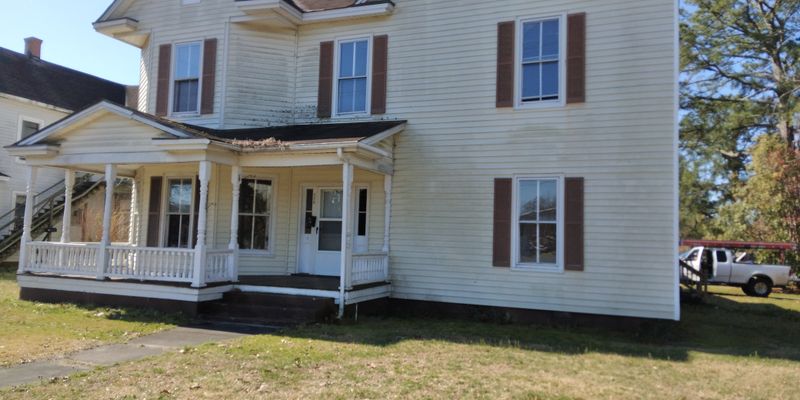 Ahoskie House: 325 Church