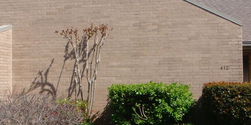 Longview House: 412 Hampton Ct