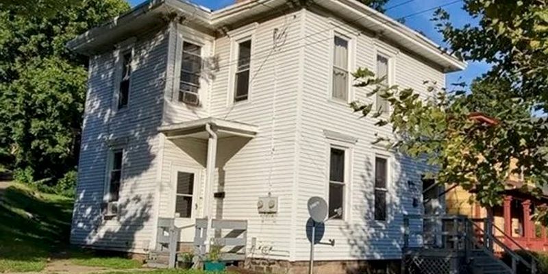 Syracuse Apartment: 616 Lodi St