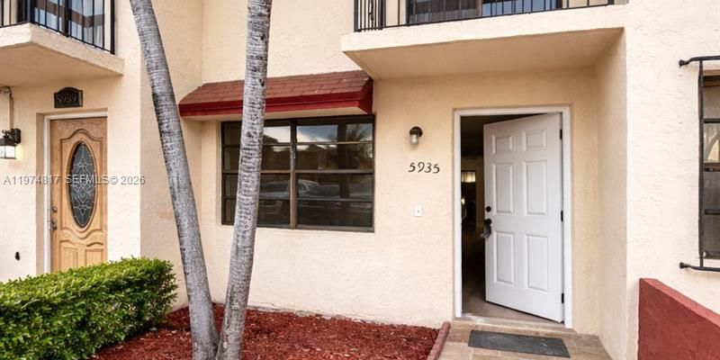 Hialeah Townhome: 5935 W 16th Ln