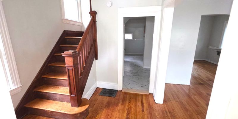 Rochester House: 469 Melville St