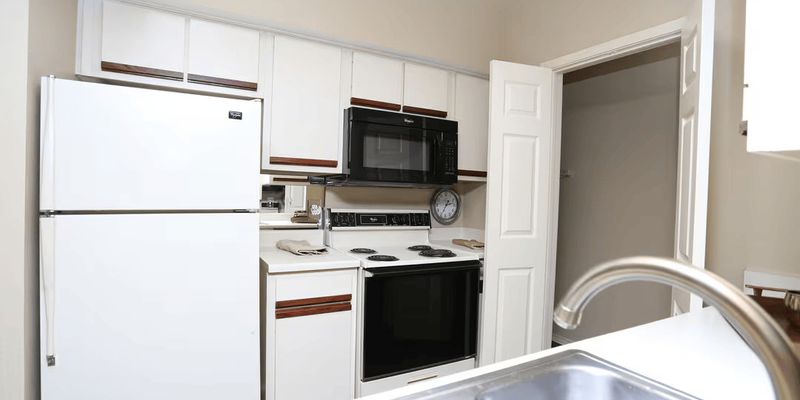 Houston Apartment: 15381 Cutten Rd