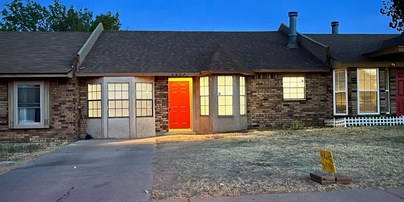 Midland House: 2907 Roosevelt Ave