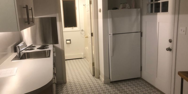 Johnson Apartment: 100/104 College Hill Rd