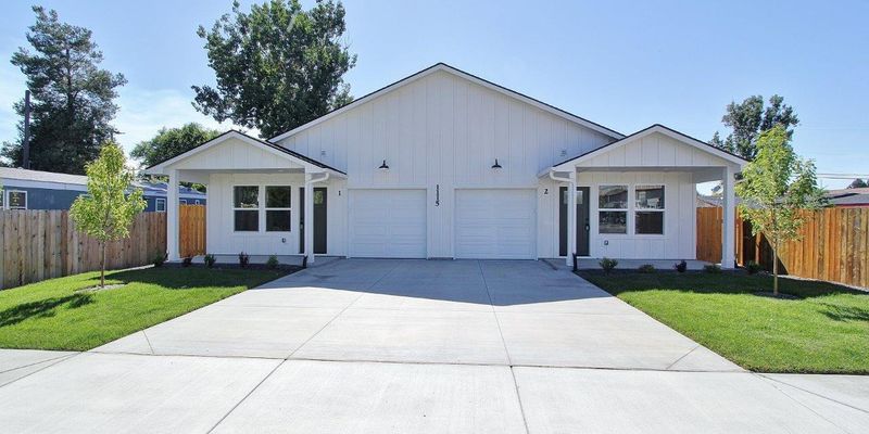Emmett Townhome: 1115 S Commercial Ave