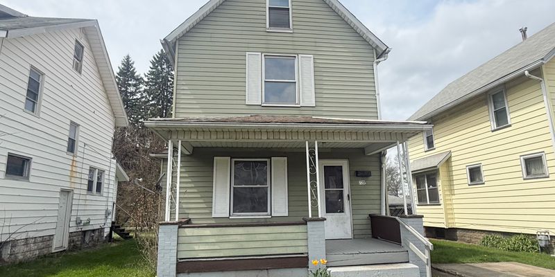 Sharon House: 720 Baldwin Ave