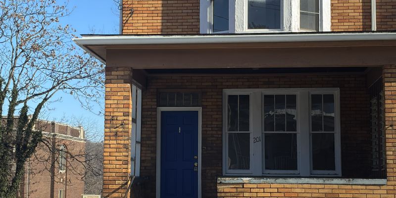 Duquesne House: 201 S 4th Street