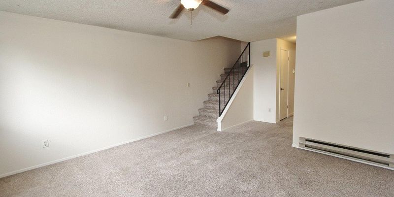 Boise House: 82 N Raymond St