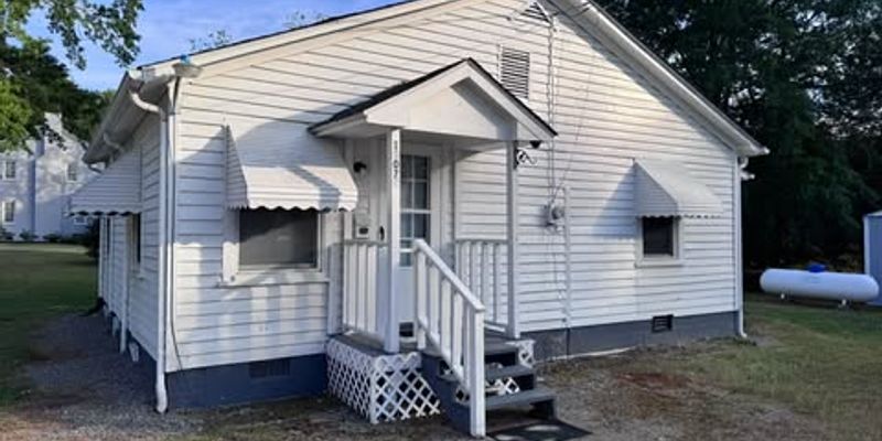 Smithfield House: 1107-B W. Market Street