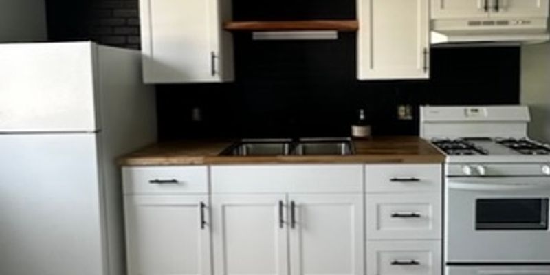 Dubuque Apartment: 2060 Whittier Street