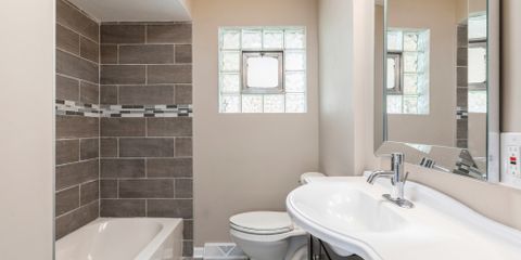 11_8139SBennettAve_8_Bathroom_MRED_2000x1333.jpg