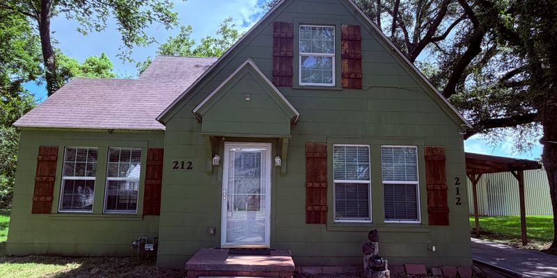 Baytown House: 212 W. Hunnicutt Ave #1 Baytown, TX 77520