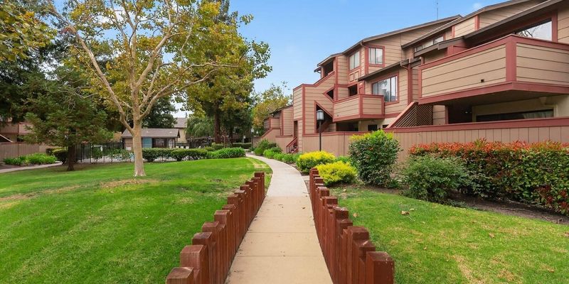 Fremont House: 199 E Warren Cmn, Unit 30H