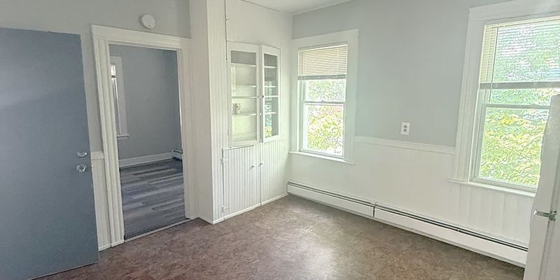 New Britain House: 105 Rhodes St
