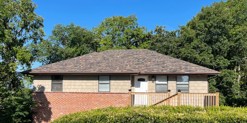Hollister Apartment: 565 A Knox Ave.