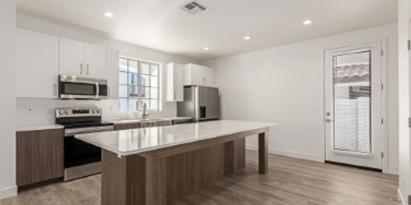 Mesa Townhome: 7621 E University Dr