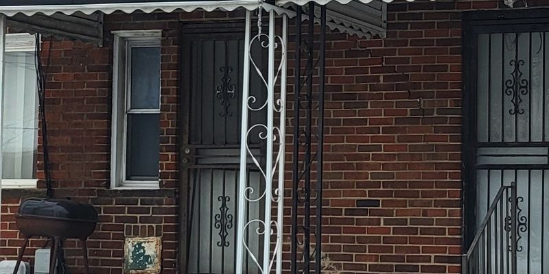 Detroit House: 17579 Meyers Rd