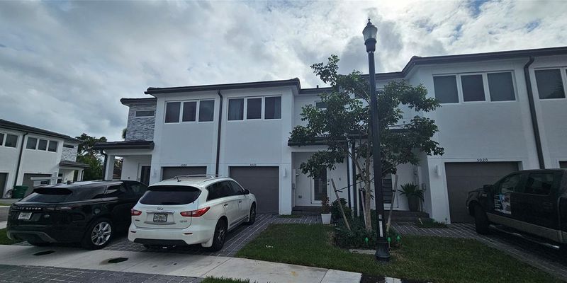 West Park Townhome: 5010 SW 37th St