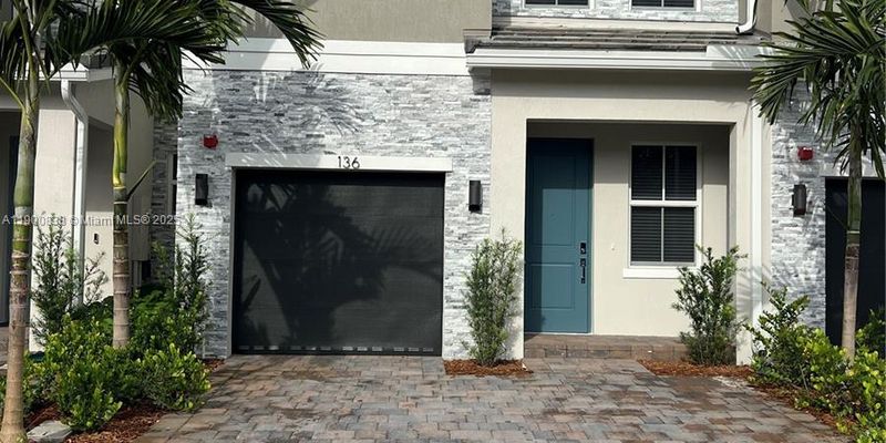 Pembroke Pines House: 136 SW 170th Ave