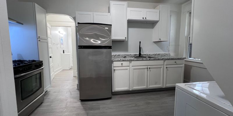 Portsmouth Apartment: 1707 Holladay St