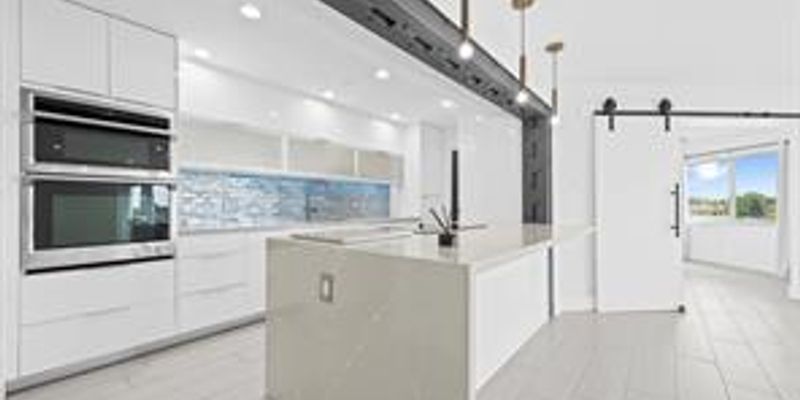 Miami House: 877 NE 195th St # 422