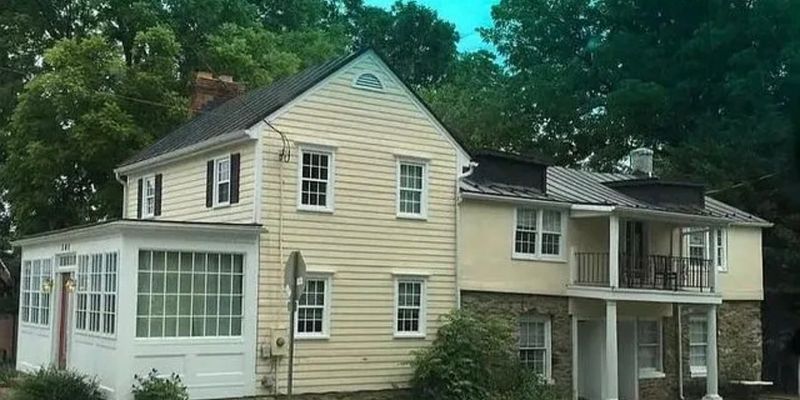 Middleburg Apartment: 11 N Jay St